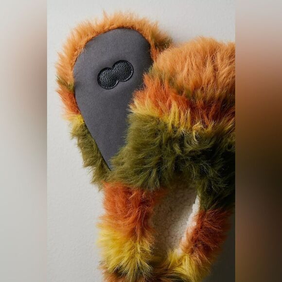 NIP FP fuzzy stripe slippers. S/M - Picture 2 of 3